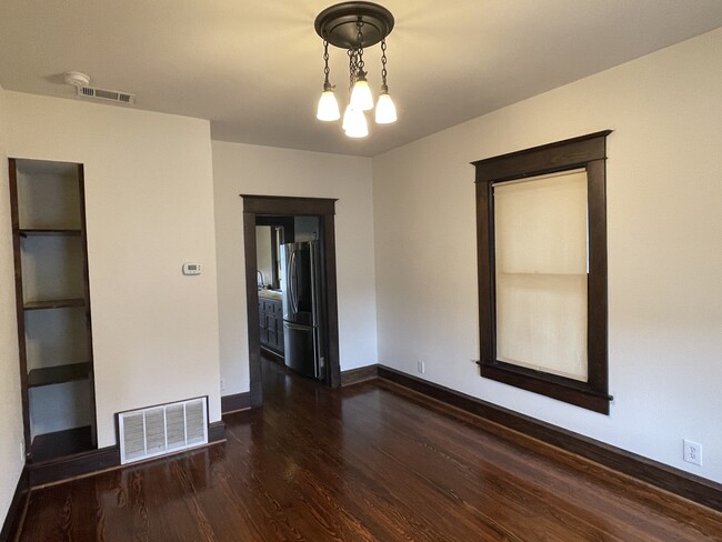 Hardwood floors throughout, tile in bathroom. - 406 W Daggett Ave