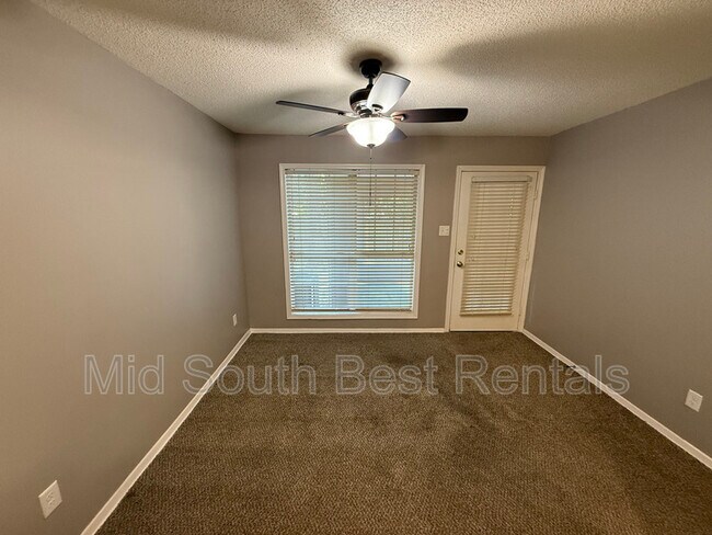 Foto del edificio - 3050 Greenlodge Ln