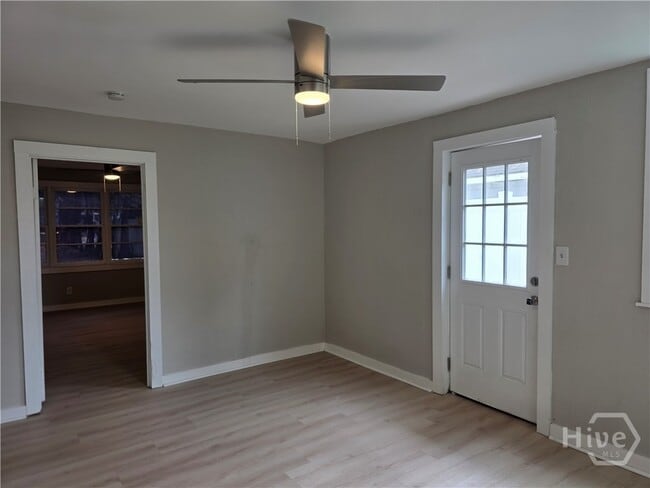 Building Photo - 405 Turnberry St