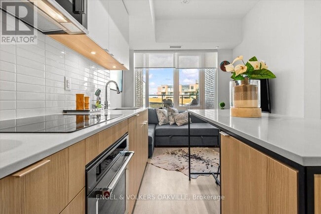 Building Photo - 220 Missinnihe Way