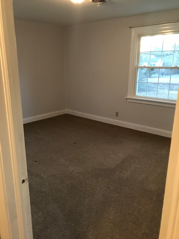 Building Photo - 2305 Homeview Dr