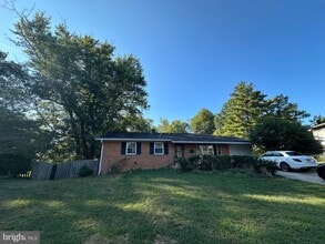 Building Photo - 5 Charen Ct