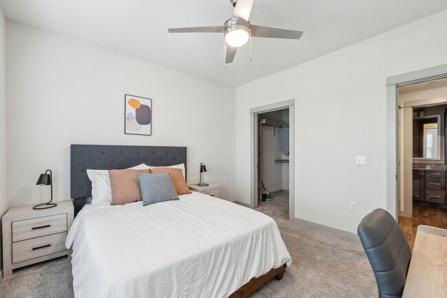 Foto del edificio - 2051 Mayfield Pkwy