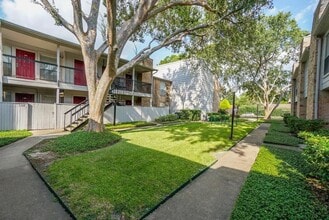 Building Photo - 2110 Wilcrest Dr