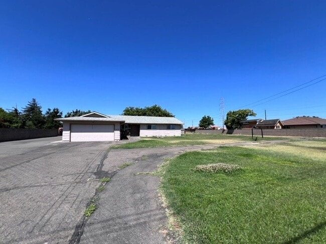 Building Photo - Freshly painted 4 bedroom home on over 2 acres of land.