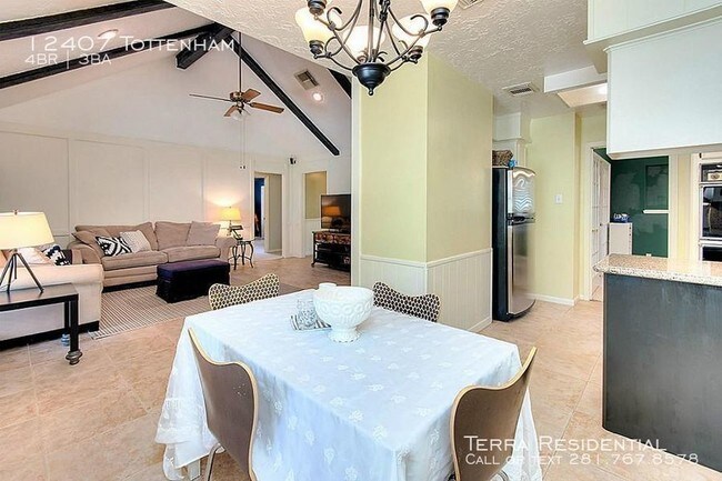 Building Photo - Beautiful Home With Backyard Pool