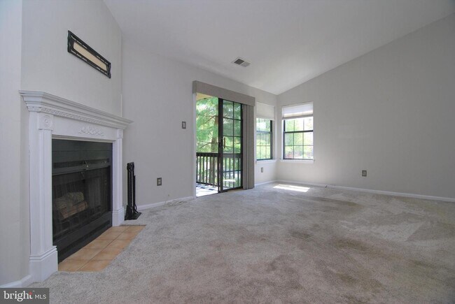 Building Photo - 102 Basswood Ct