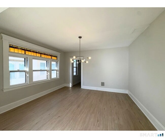 Foto del edificio - 74 Garfield Ave