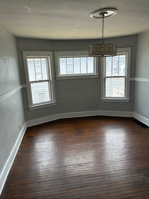 Foto del edificio - 231 Conklin Ave