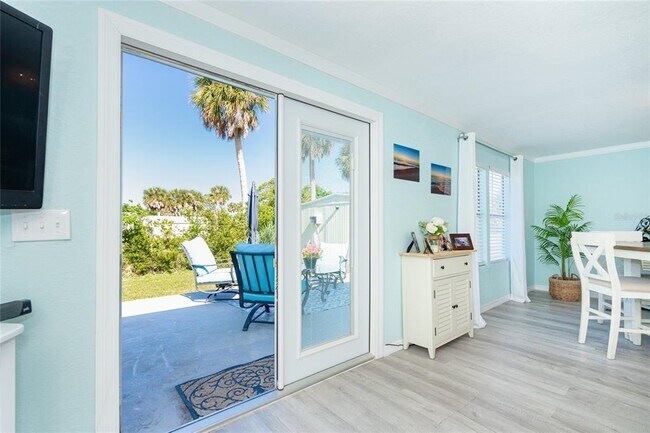 Foto del edificio - 8243 Pinetree Ln