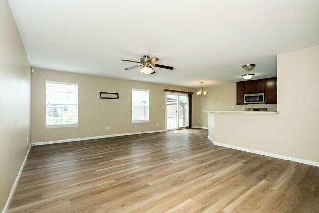 Building Photo - Three Bedroom in Charlestowne Crossing