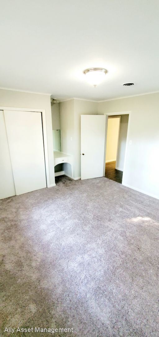 Foto del edificio - 3 br, 2 bath House - 5423 S. Lakeshore