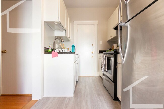 Foto del edificio - REALLY NICE BRIGHTON 3 BED CONDO!!!!