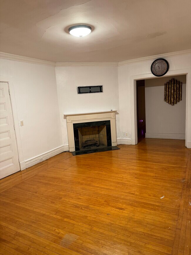 Foto del edificio - 584 Western Ave