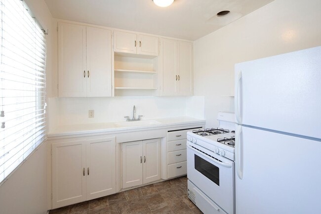 Building Photo - *OPEN HOUSE: 8/2 10-11AM* Vintage Charm in...