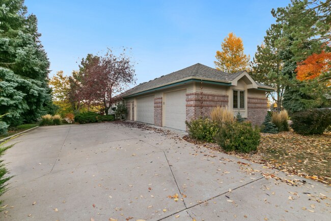 Building Photo - 1923 Linden Ridge Dr
