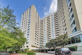 Building Photo - 4601 N Park Ave