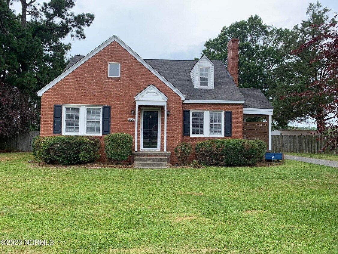 3520 Dickinson Ave, Greenville, NC 27834 House Rental in Greenville