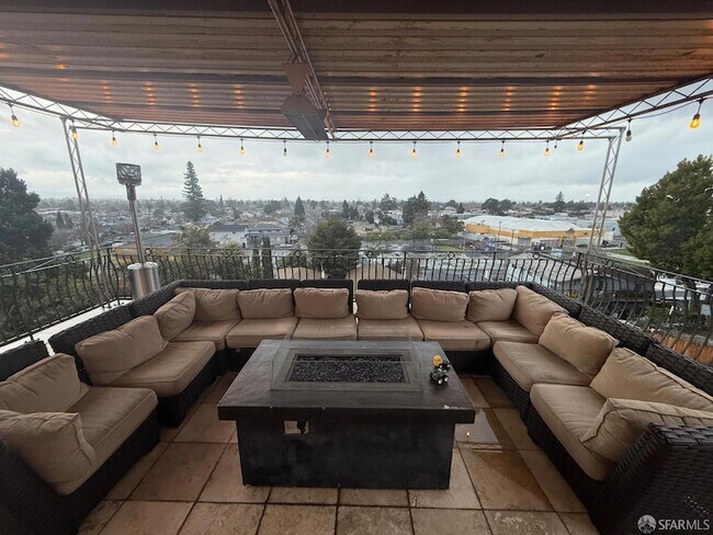 Foto del edificio - 8739 Thermal St