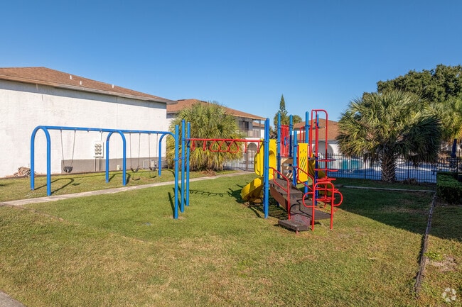 Patio de juegos - Goldelm at Valencian