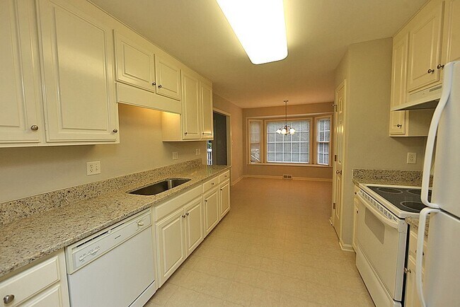 Foto del edificio - Ranch Home with Garage in Prime North Raleigh Location!