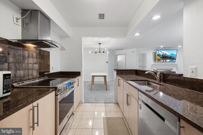 Foto del edificio - 7713 Lafayette Forest Dr