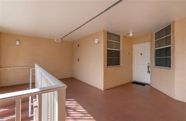 Foto del edificio - 8240 NW 24th St