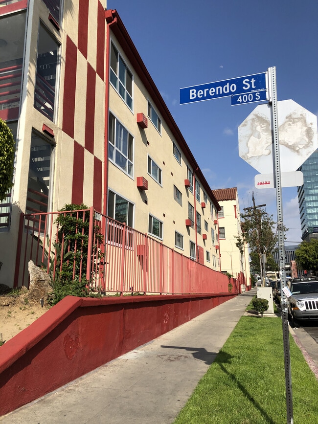 Building Photo - 464 S Berendo St