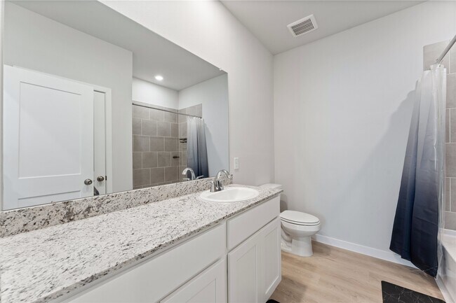 Foto del edificio - 16215 Globetrotter Ct