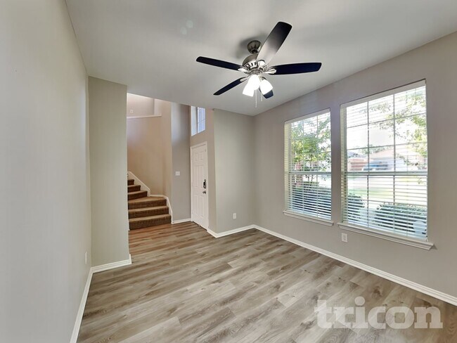 Foto del edificio - 523 Pinnacle Dr