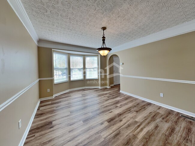 Foto del edificio - 357 Pinecrest Ct