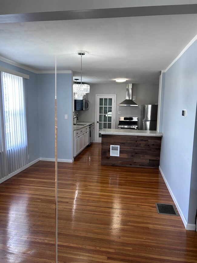 Building Photo - 2621 Sunset Ave