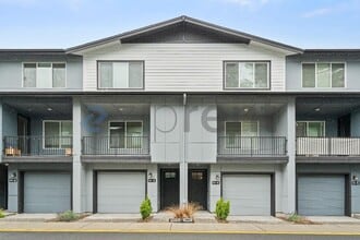 Building Photo - Unit H4