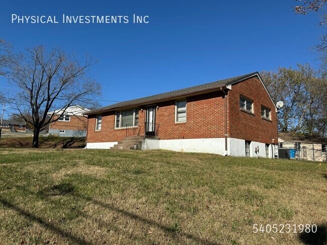 Building Photo - Classic American Brick Ranch