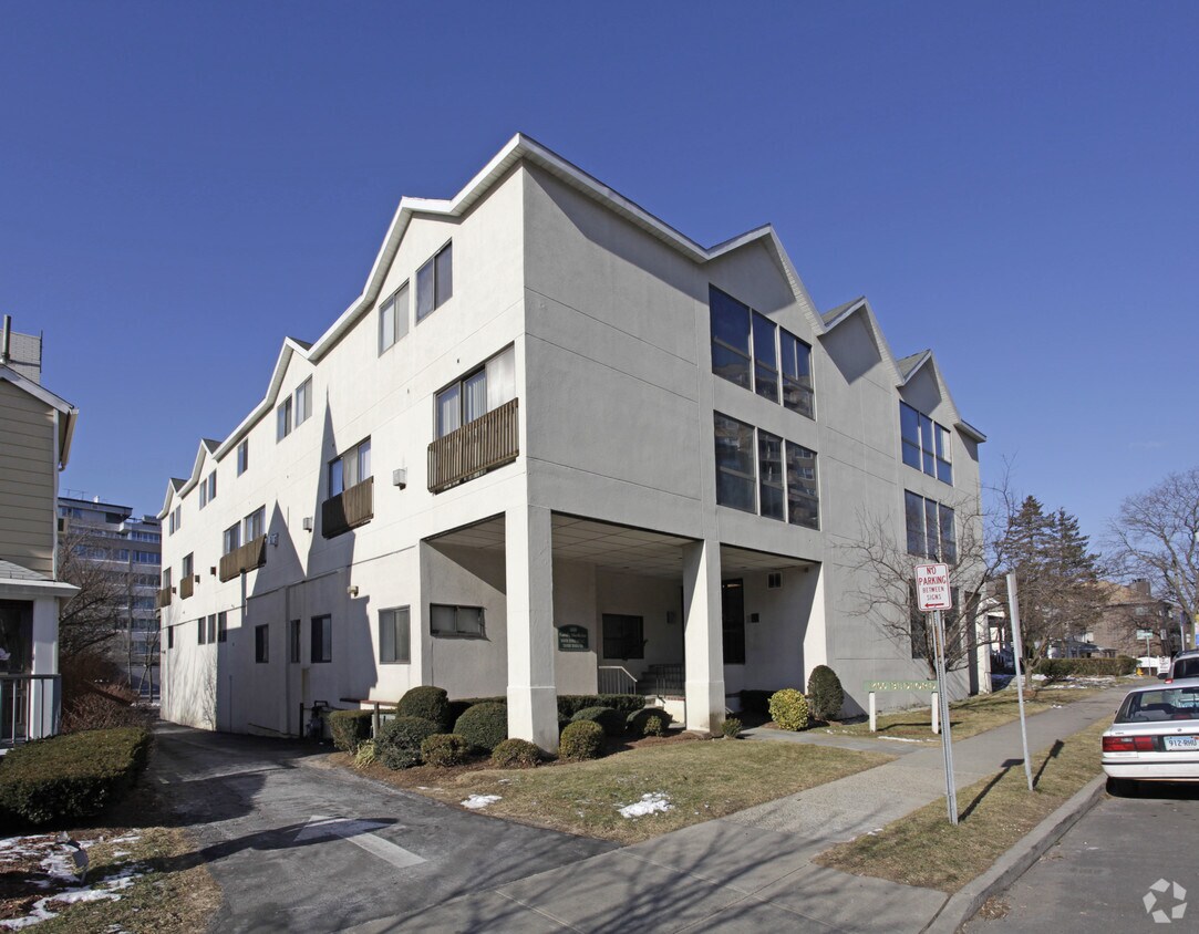 Primary Photo - 1400 Bedford St