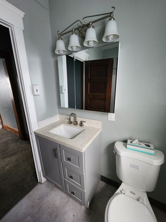 Building Photo - 2 Bedroom First Floor Apartment For Rent o...