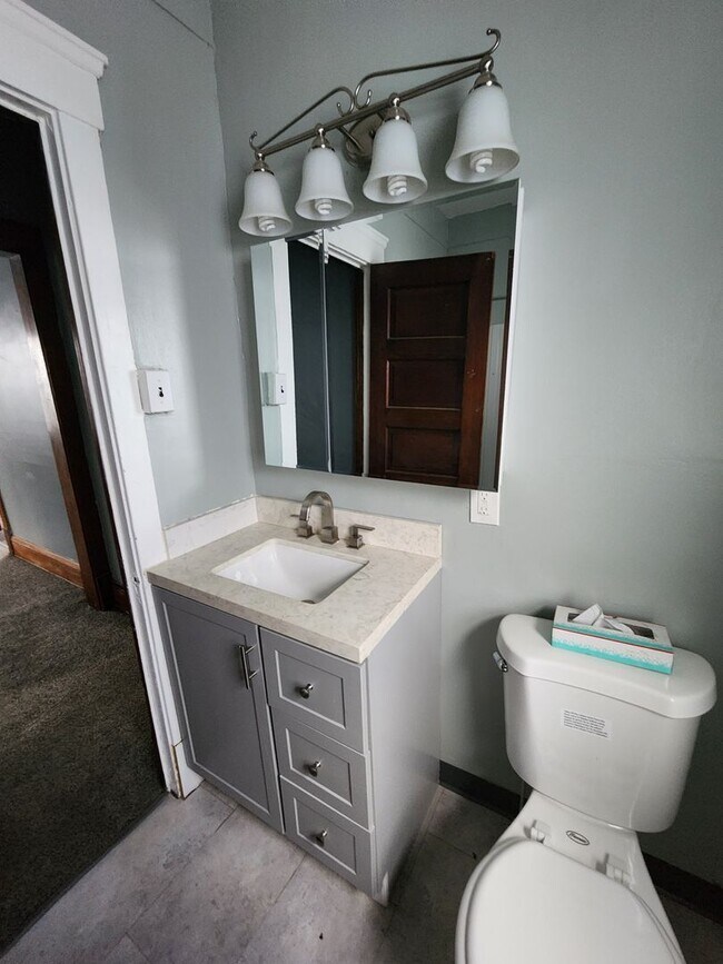 Foto del edificio - 2 Bedroom First Floor Apartment For Rent on E 122nd