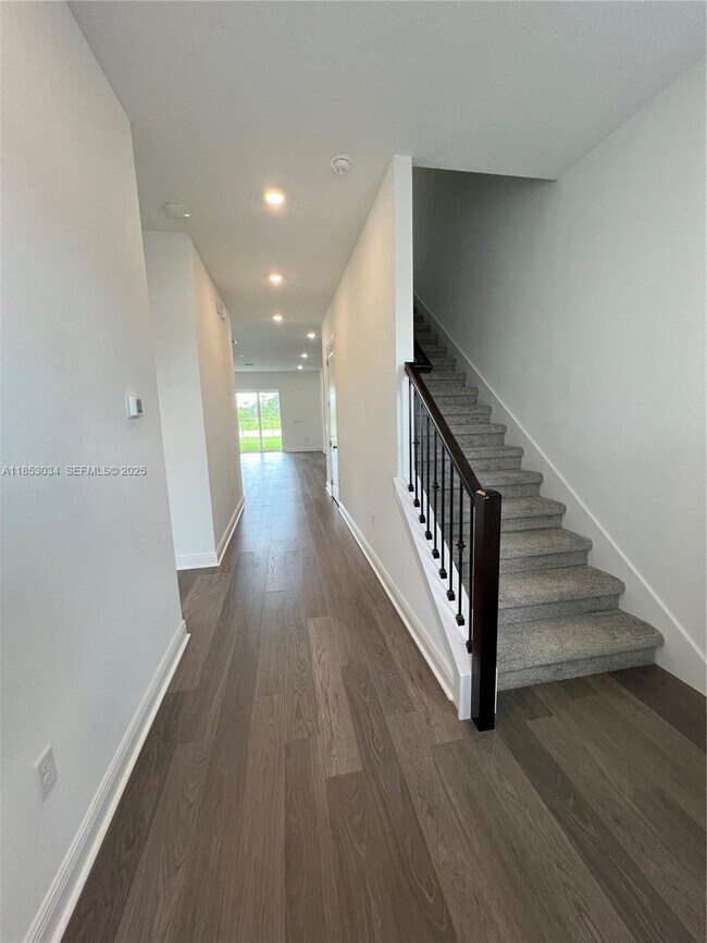 Foto del edificio - 10100 Ballast Dr