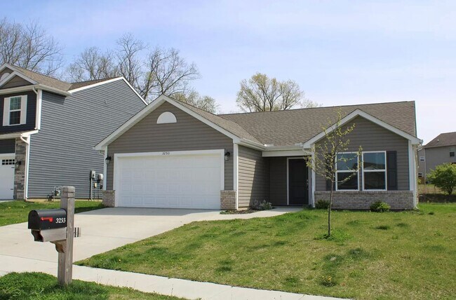 Building Photo - BLACKTHORN COMMUNITY...3 Bedroom 2 Bath