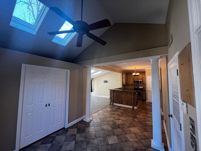 Foto del edificio - 204 Woodside Ave