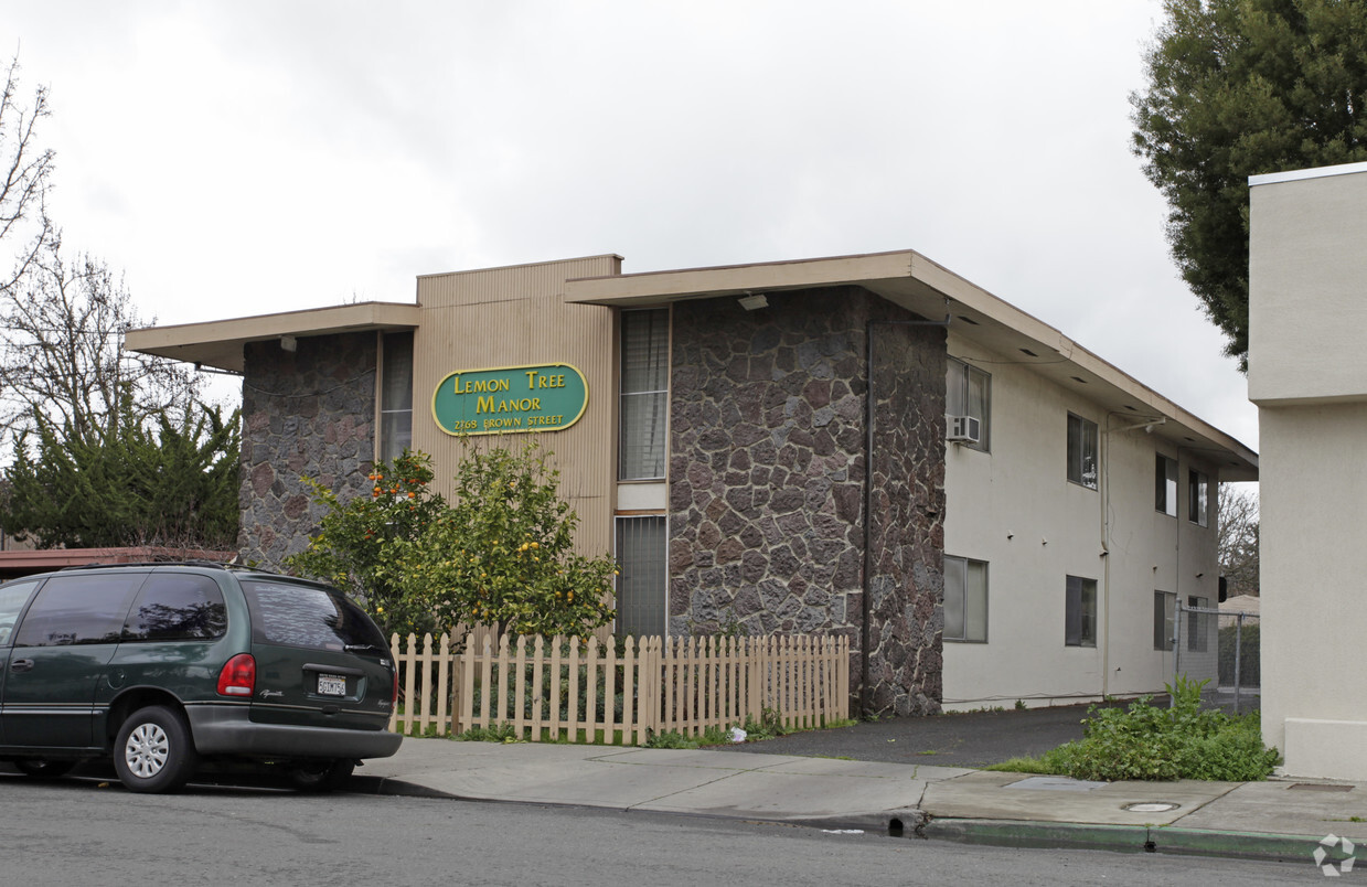Building Photo - Lemon Tree Manor Apartments