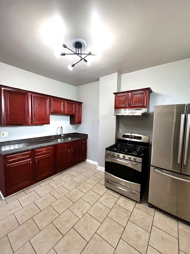 Cocina - 5735 S Marshfield Ave