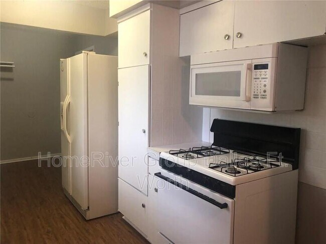 Foto del edificio - 500 Bedford Dr