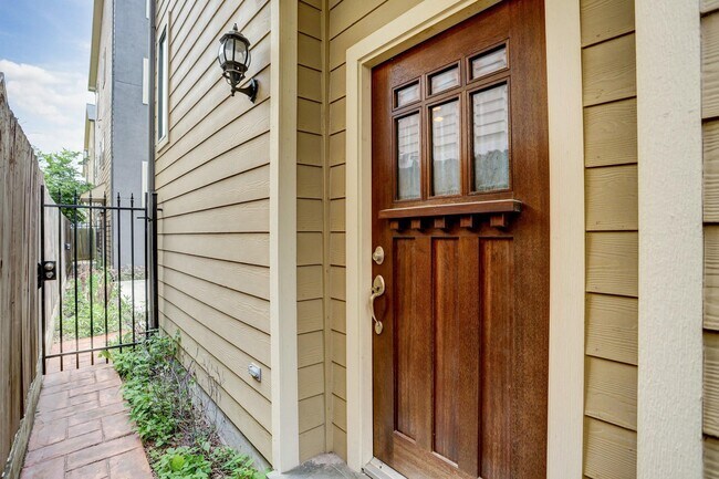 Building Photo - 1613 W 24th St