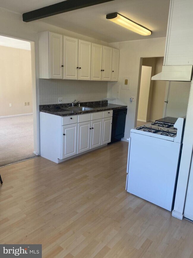 Foto del edificio - 868 College Pkwy