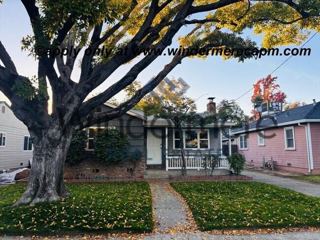 Foto del edificio - Charming 4 bedroom Home in Tahoe Park w/ E...