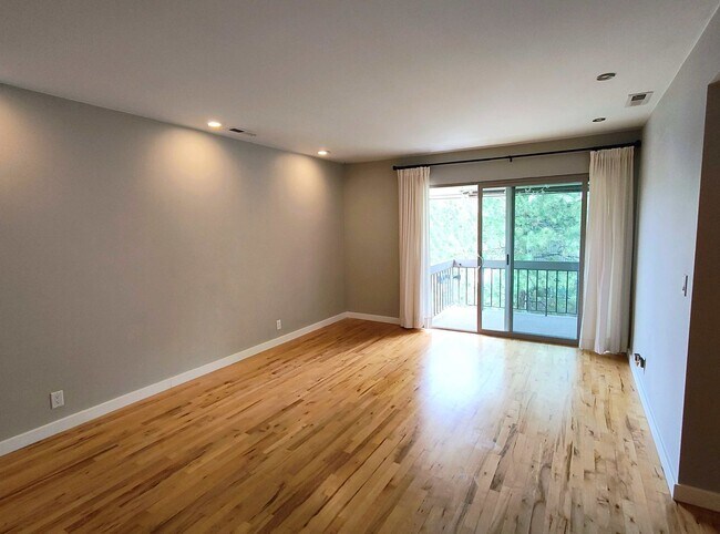 Building Photo - Beautiful 2 Bd 2 Bath Condo in Murray