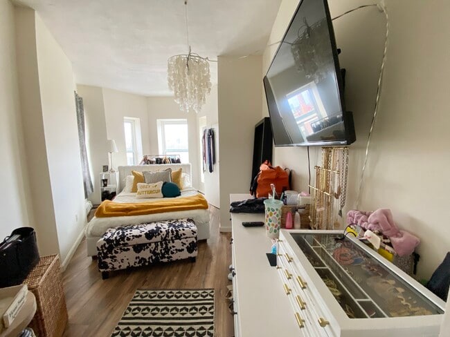 Building Photo - 72 Hammond St