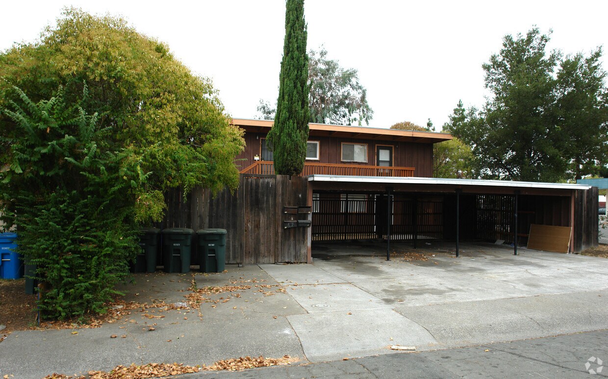 Building Photo - 63-69 Mosswood Ave