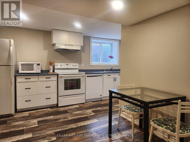 Photo du bâtiment - 737 Law St